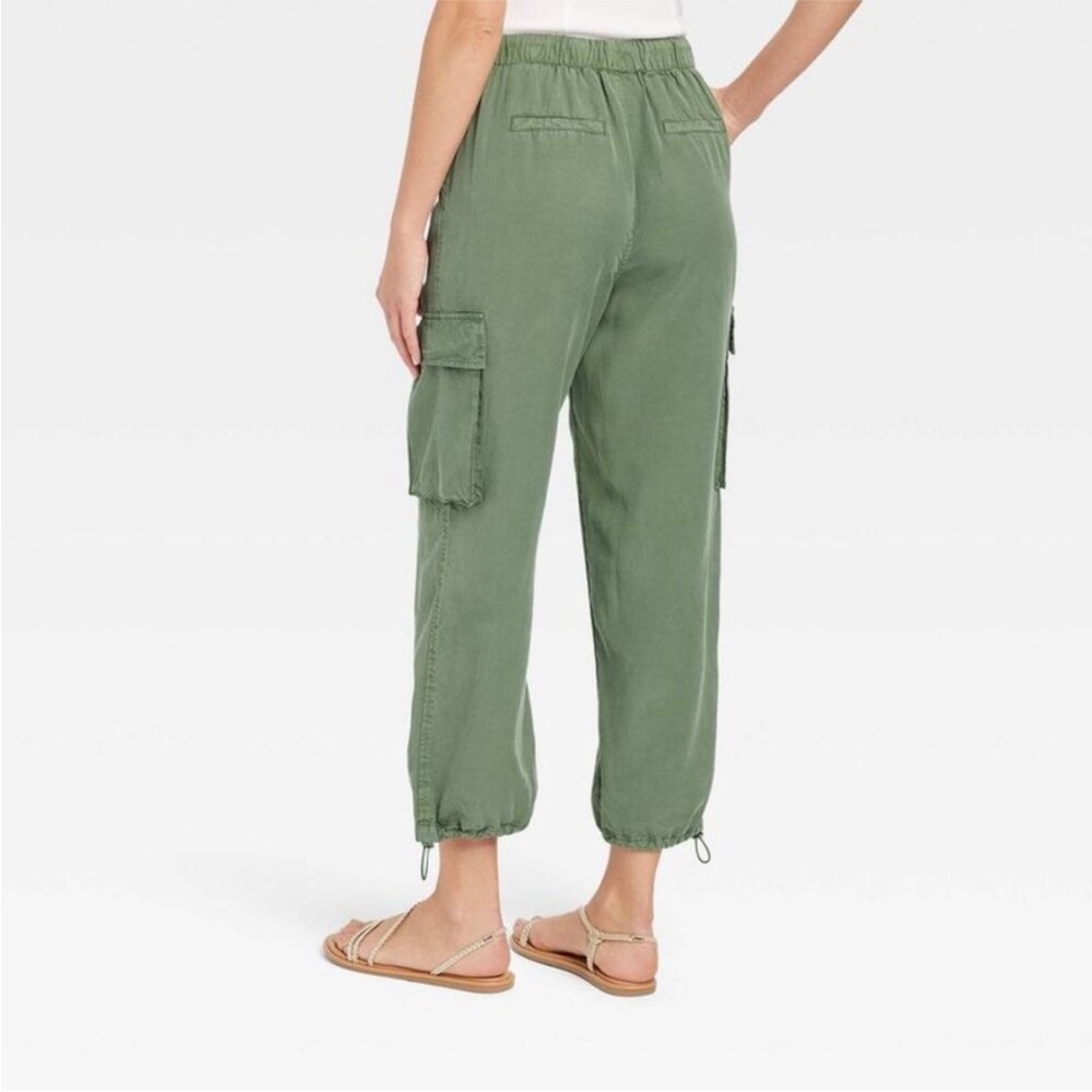 Universal Thread High Rise Cargo Pants - Picture 2 of 4
